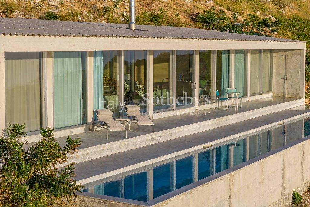 Property photo 2 of 32