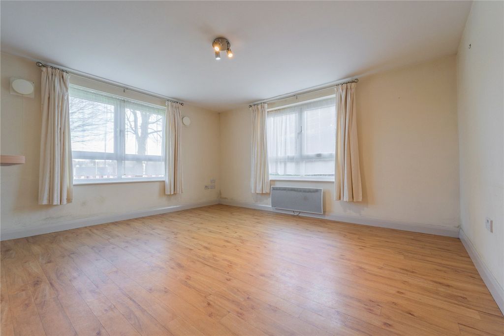 Property photo 3 of 16 Picture No. 11