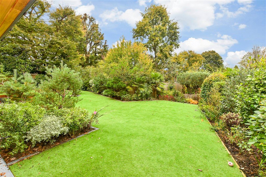 Property photo 1 of 27 Front Garden