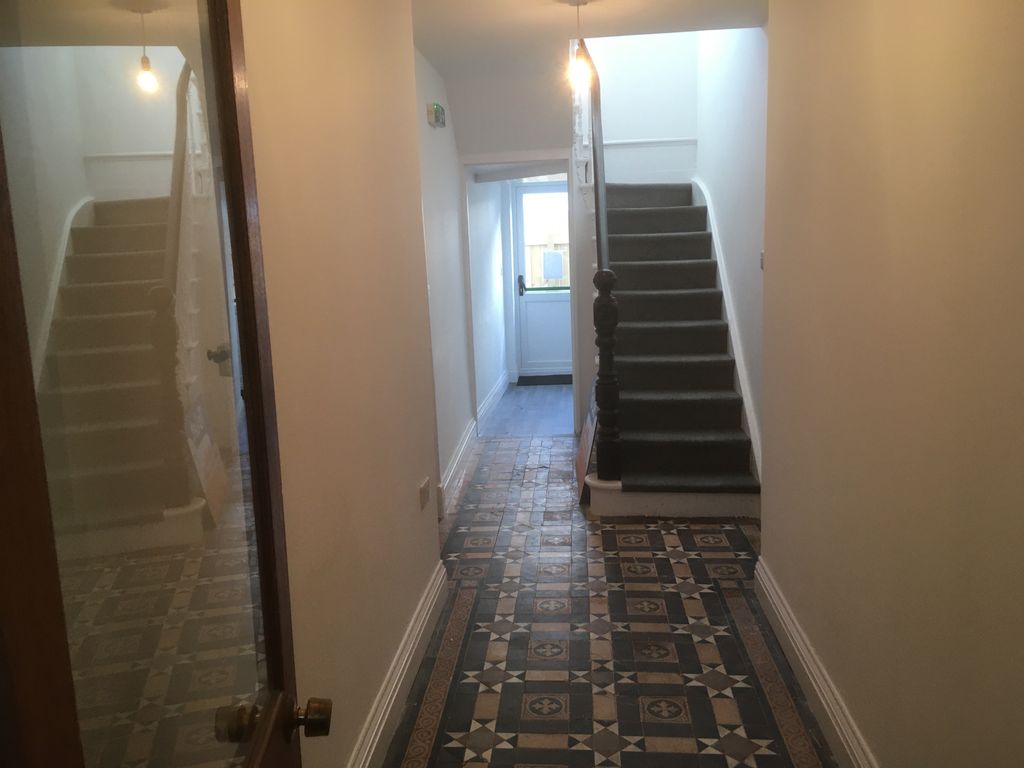 Property photo 2 of 6 Building Communal Hallway