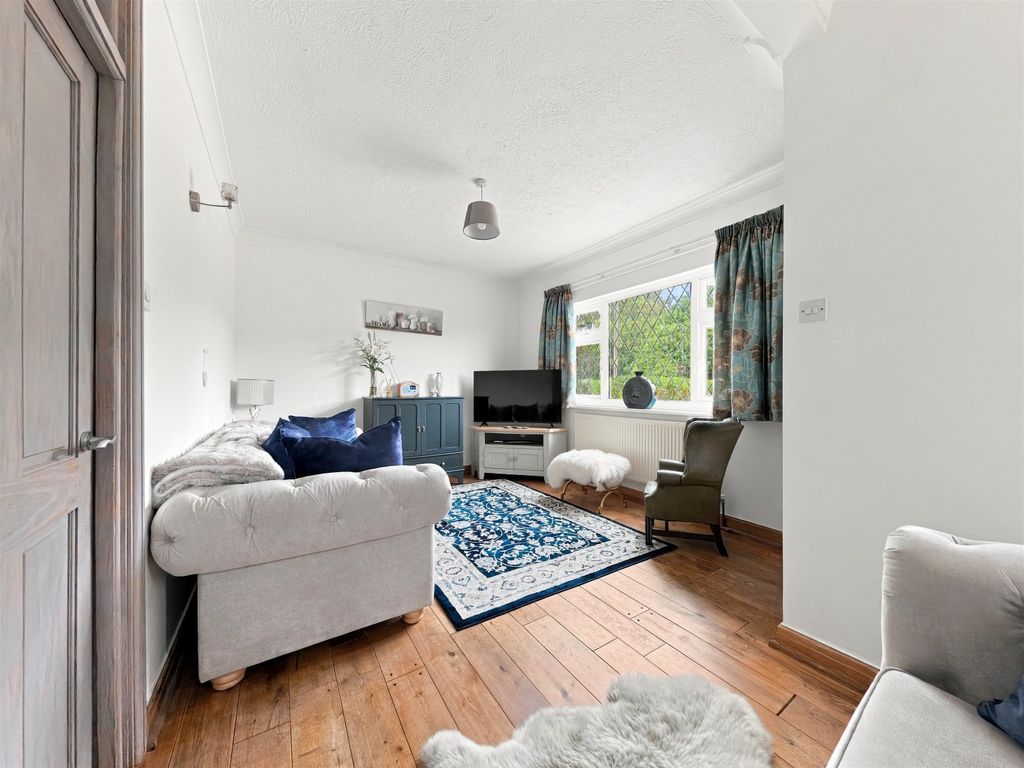 Property photo 2 of 20