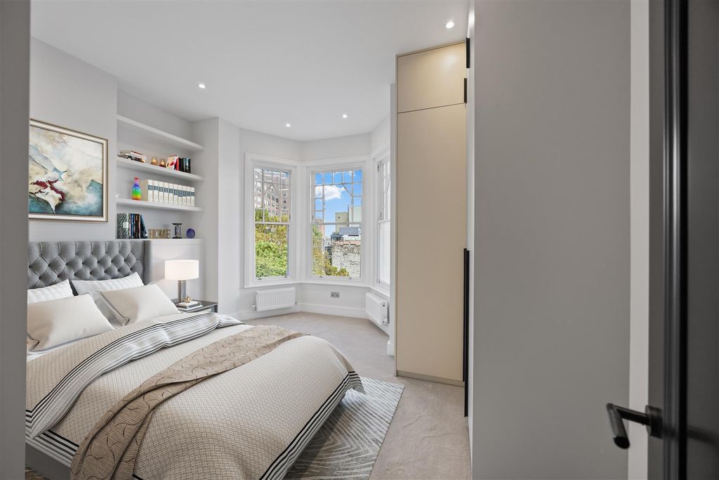 Property photo 3 of 11