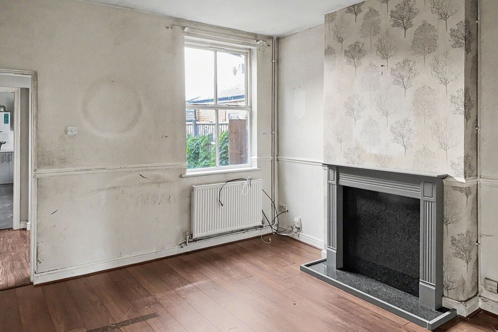 Property photo 3 of 19 47 Walsall Road, Darlaston, West Midlands, Ws10 9Js