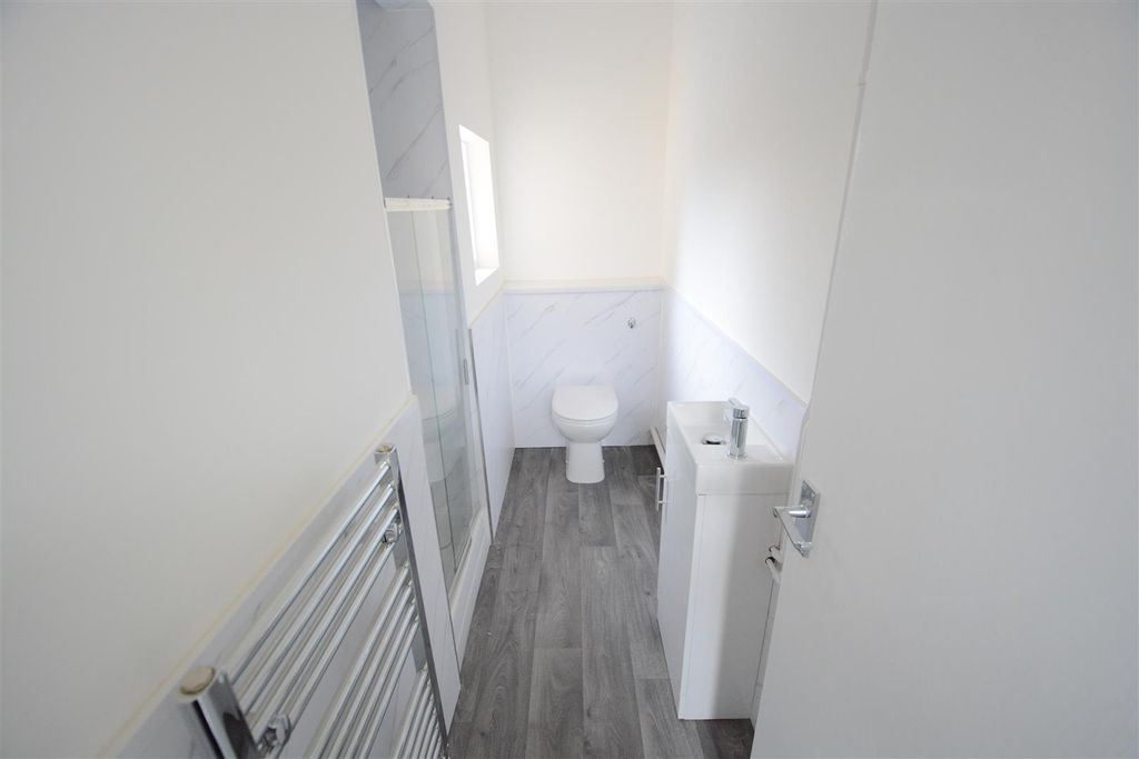Property photo 3 of 7 Shower Room