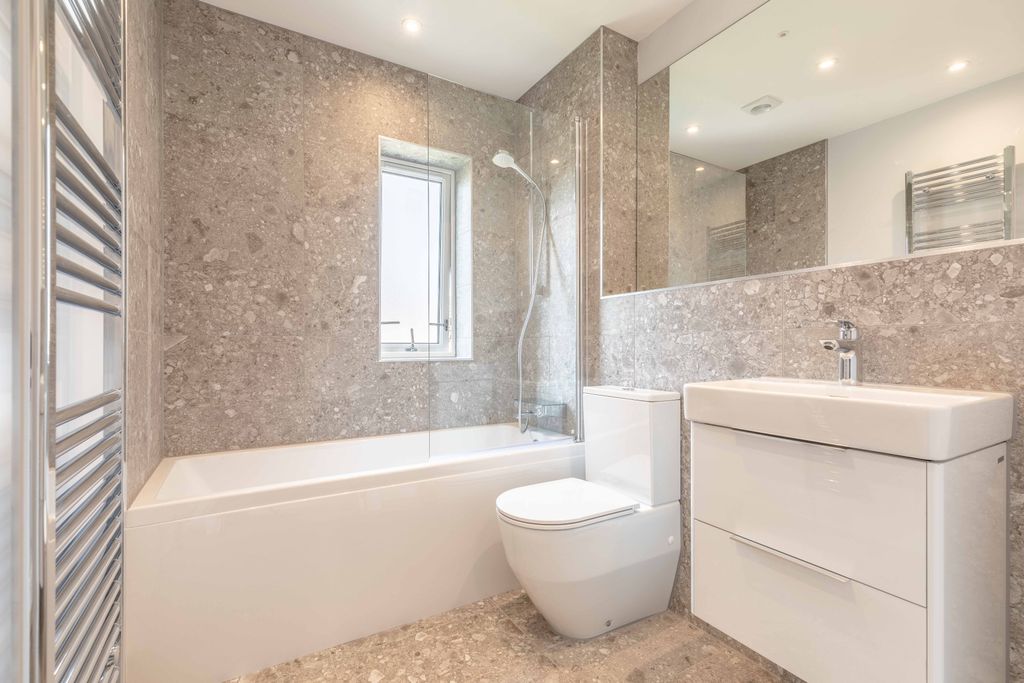 Property photo 3 of 8 Family Bathroom