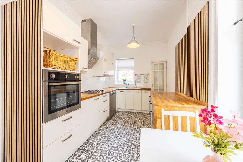 Property photo 2 of 20 Kitchen