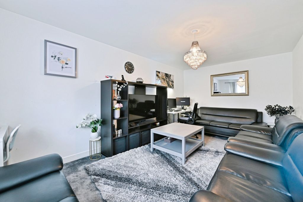 Property photo 3 of 18 Pbox-Img.Jpg