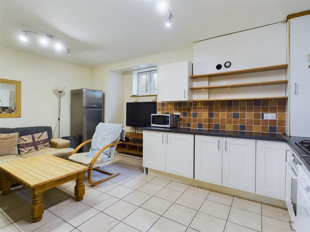 Property photo 2 of 13 Lounge/Kitchen