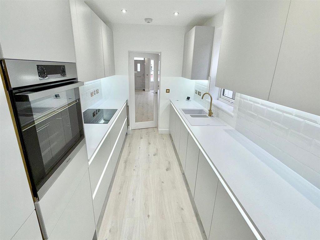 Property photo 3 of 25 Kitchen