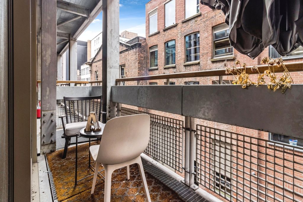 Property photo 3 of 11 Balcony