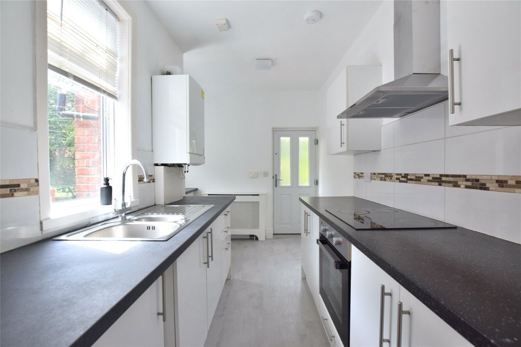 Property photo 1 of 8 Kitchen