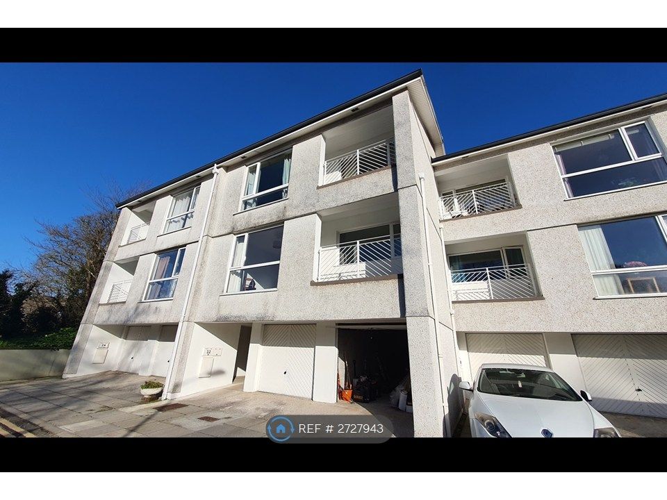 Property photo 1 of 15 Light And Airy 2 Bed Flat