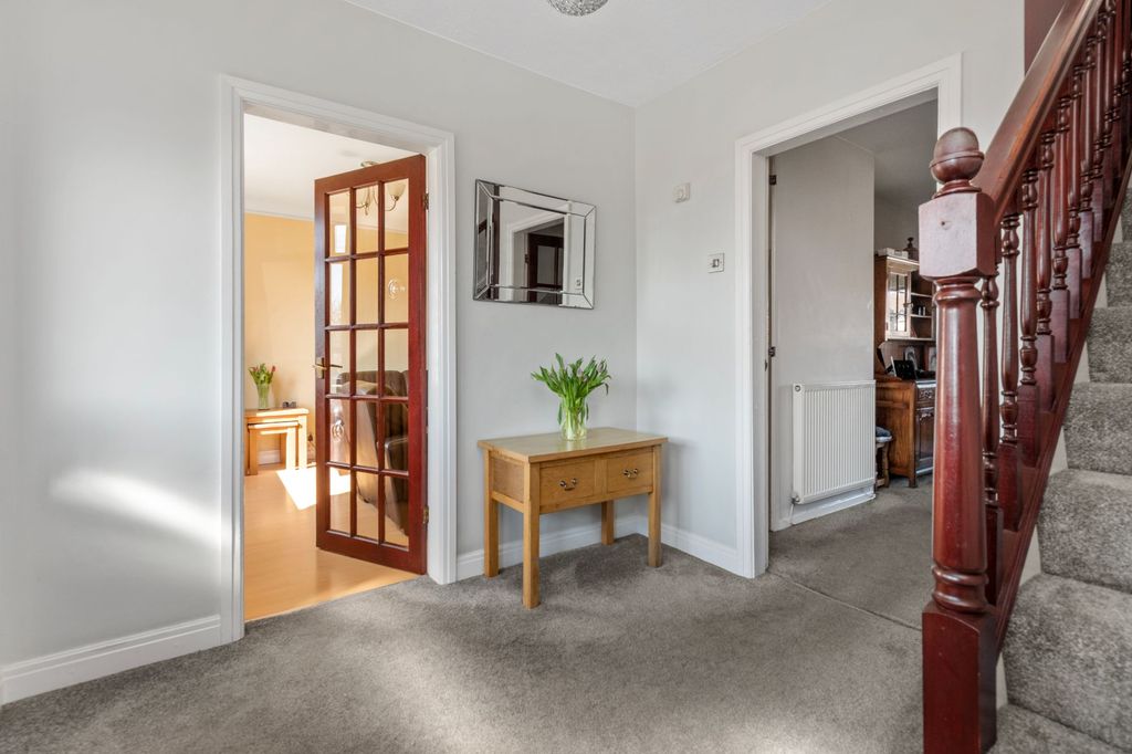 Property photo 2 of 31