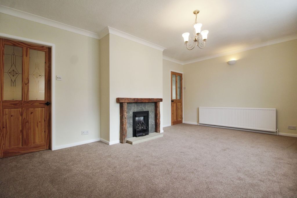 Property photo 3 of 17 Lounge