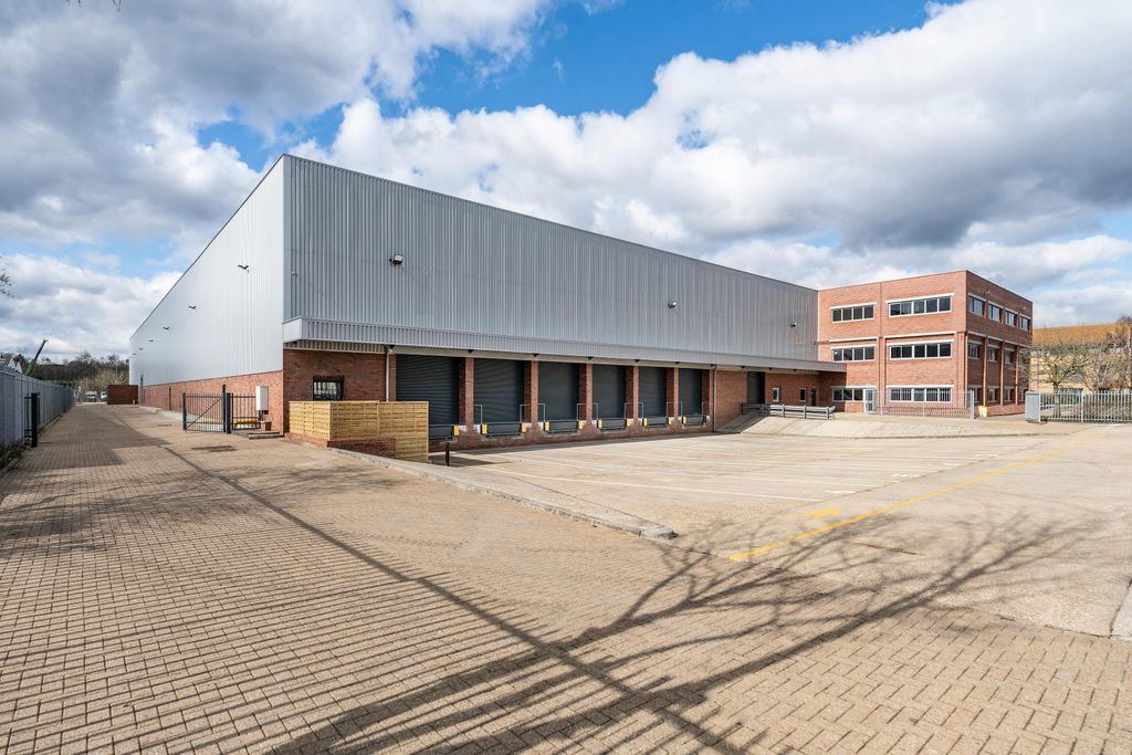 Property photo 2 of 10 Dock Loading