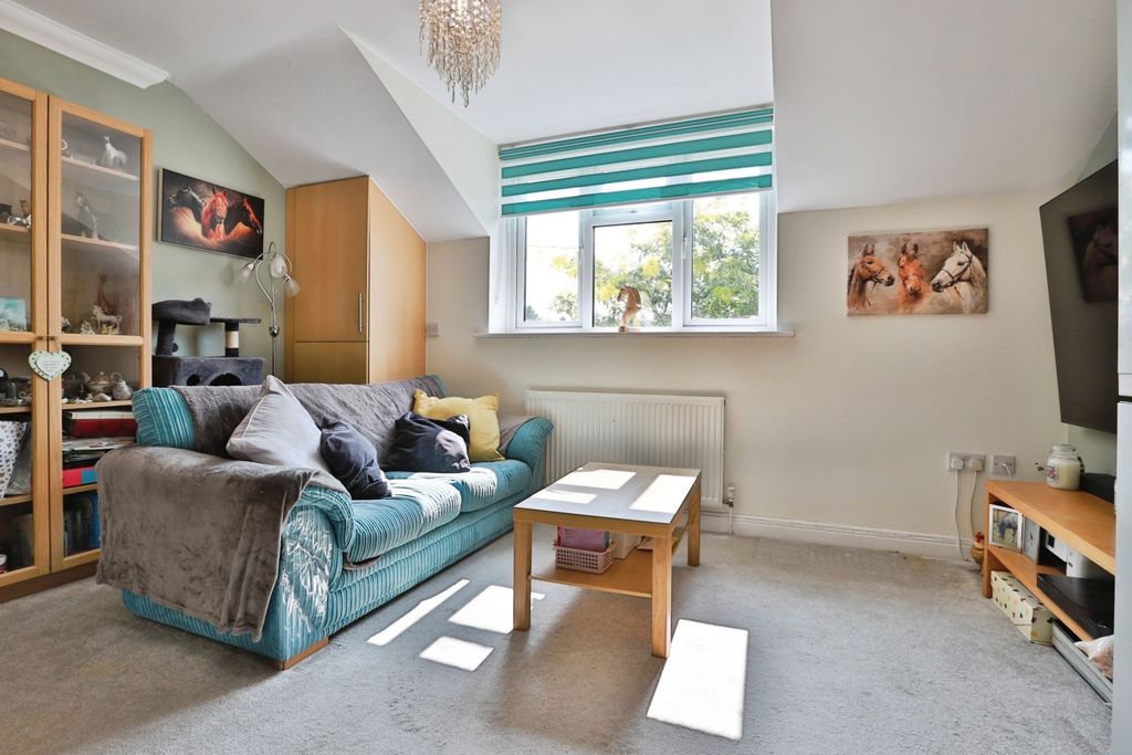 Property photo 3 of 16 Pbox-Img.Jpg