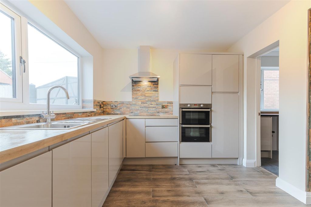 Property photo 2 of 17 Kitchen