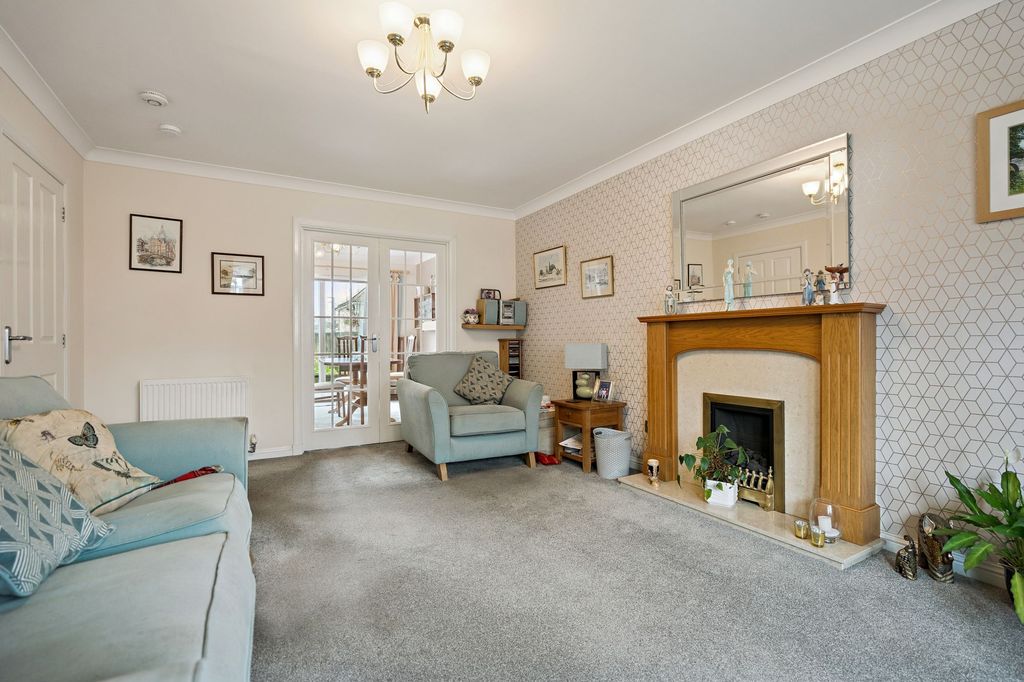 Property photo 3 of 28