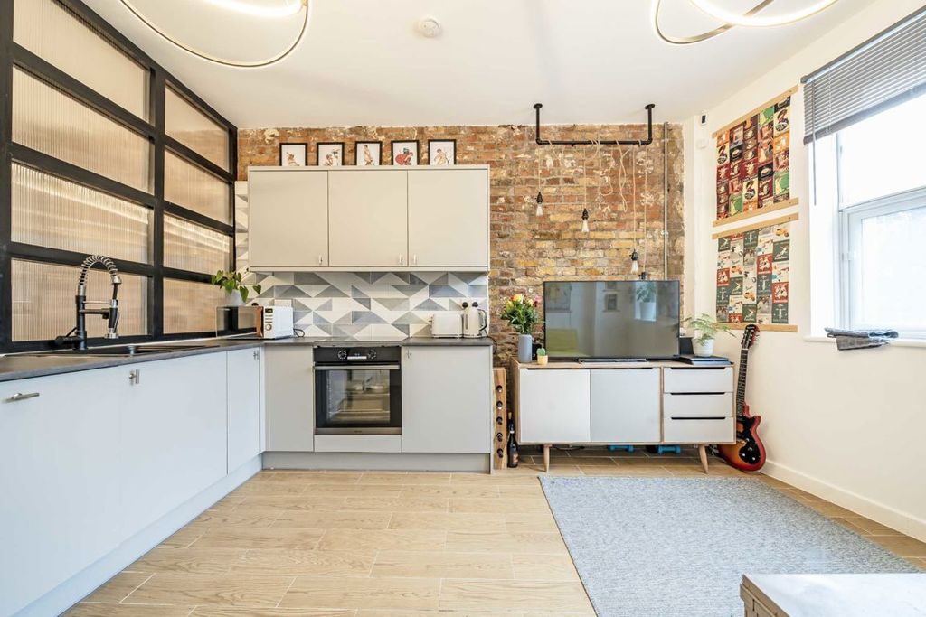 Property photo 2 of 5