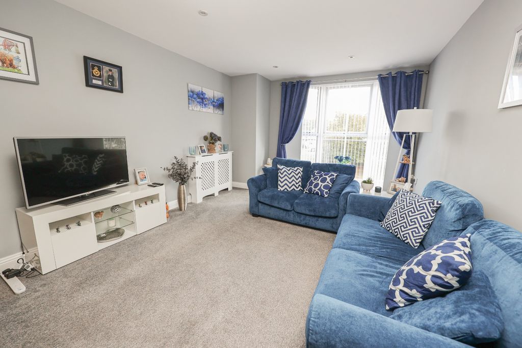 Property photo 2 of 15 4506761