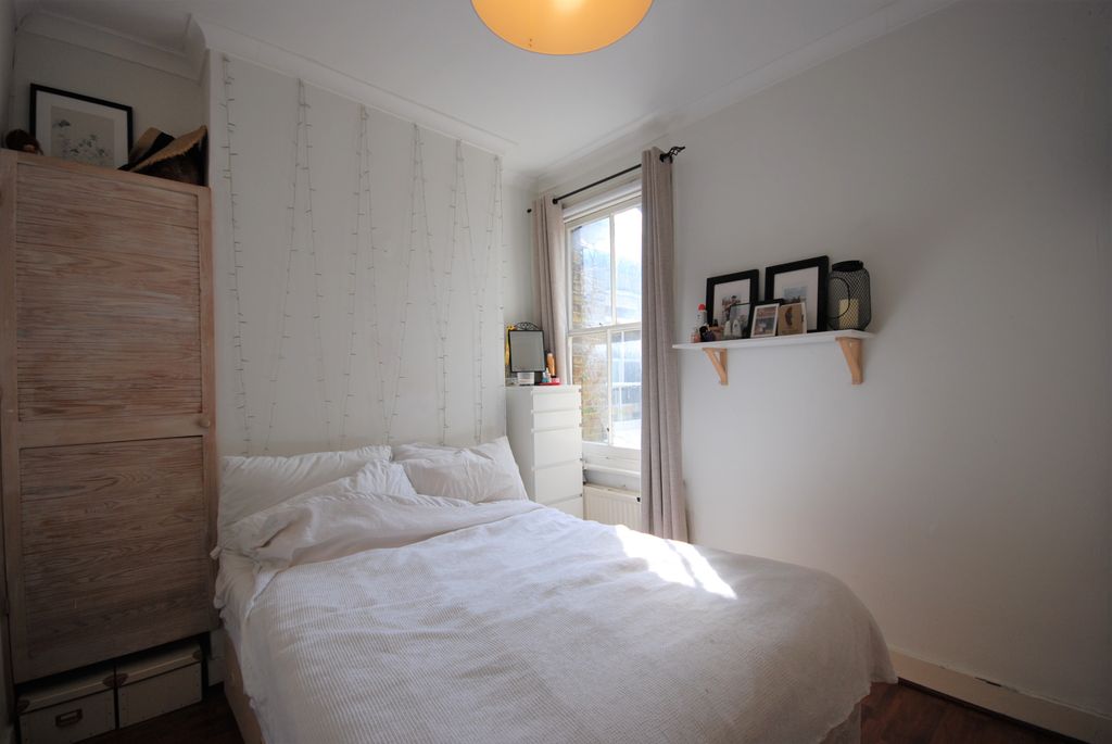 Property photo 3 of 6 Bed 1
