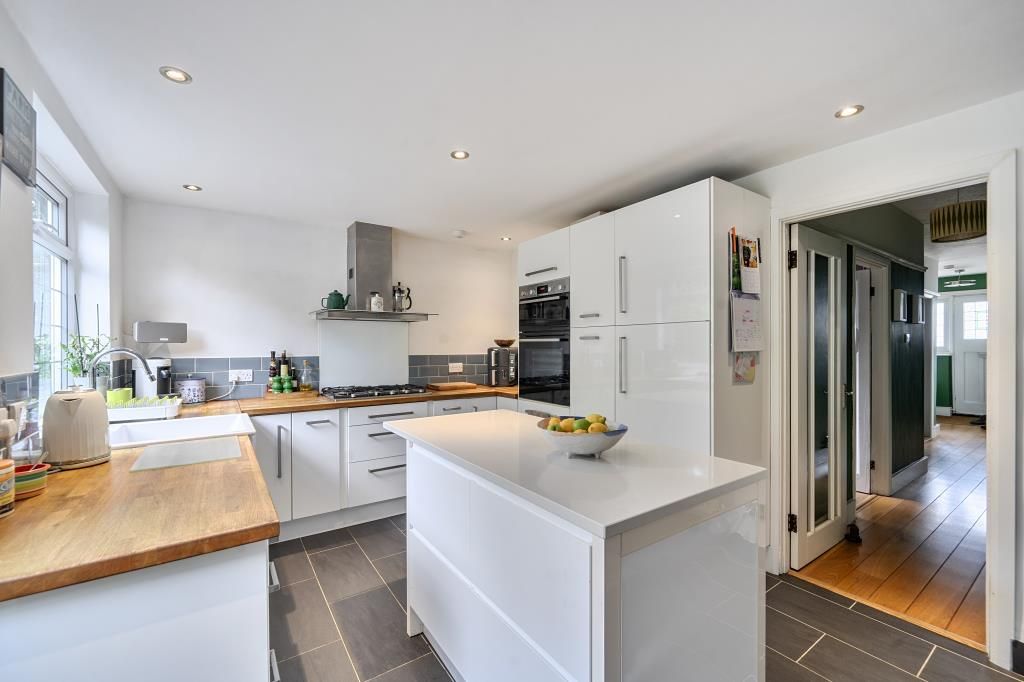 Property photo 3 of 22 Fitted Kitchen