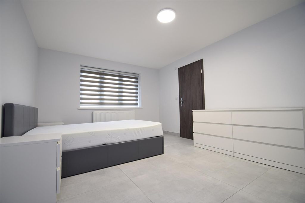 Property photo 1 of 6 Studio