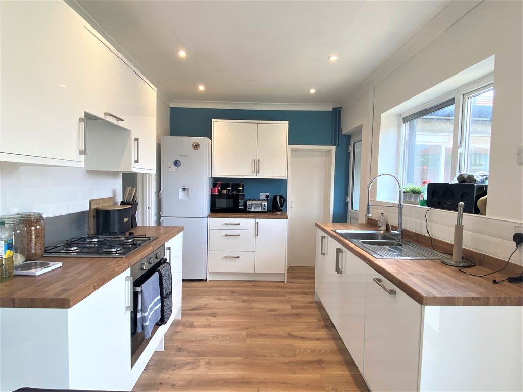 Property photo 2 of 14 Kitchen