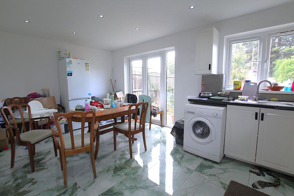 Property photo 1 of 10 Kitchen