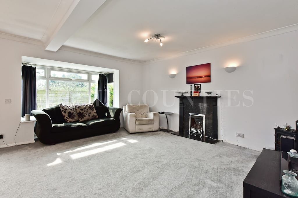 Property photo 2 of 27