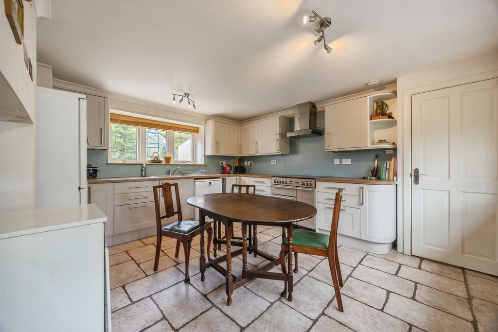 Property photo 3 of 36 Kitchen / Diner