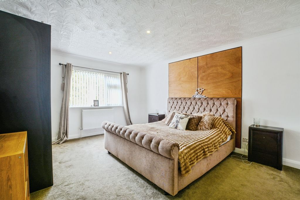 Property photo 3 of 33