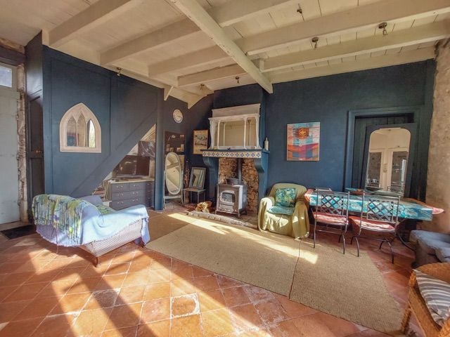 Property photo 2 of 22