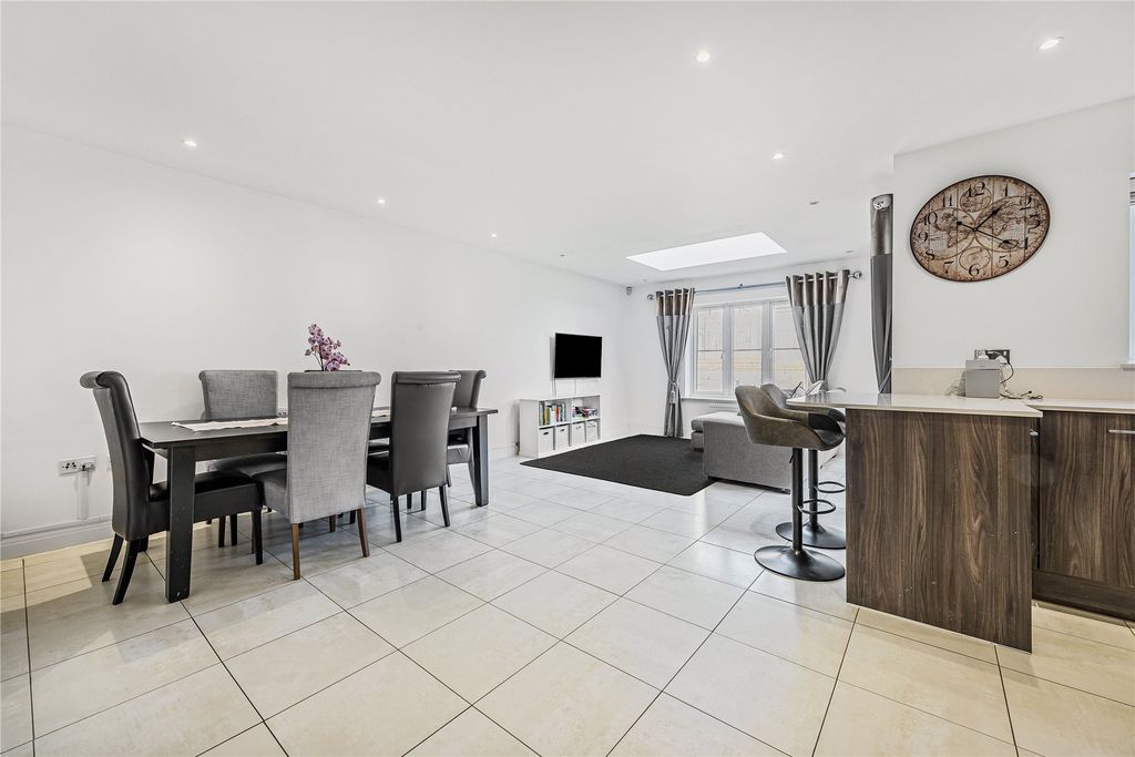 Property photo 2 of 25 Picture No. 11