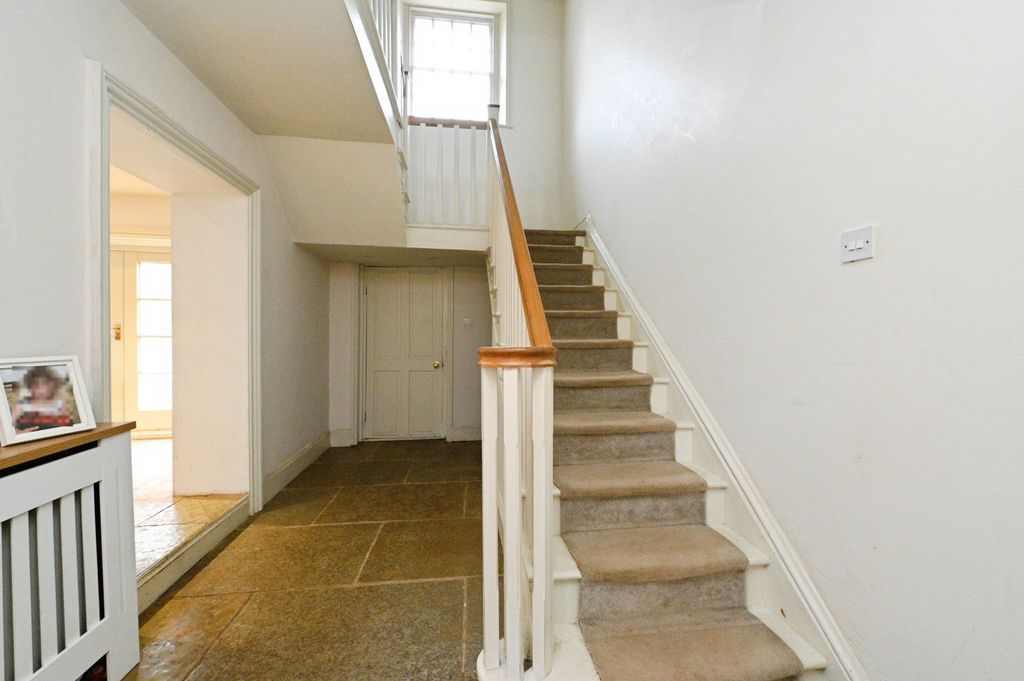 Property photo 2 of 32 D021