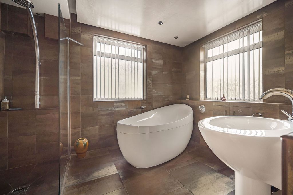 Property photo 3 of 40