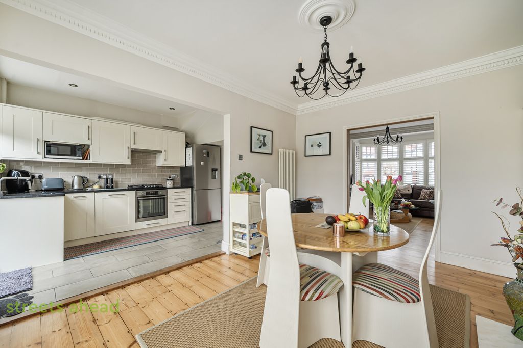 Property photo 3 of 20 B9853460-E3E5-4c7...