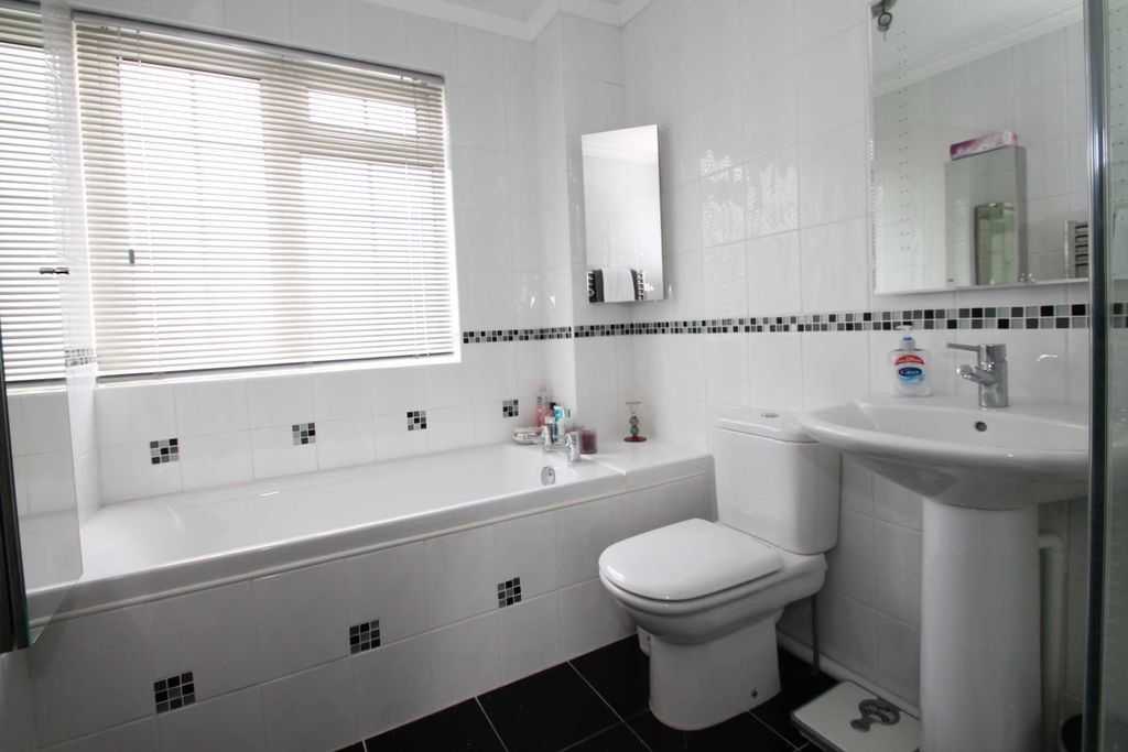Property photo 3 of 14 Photo