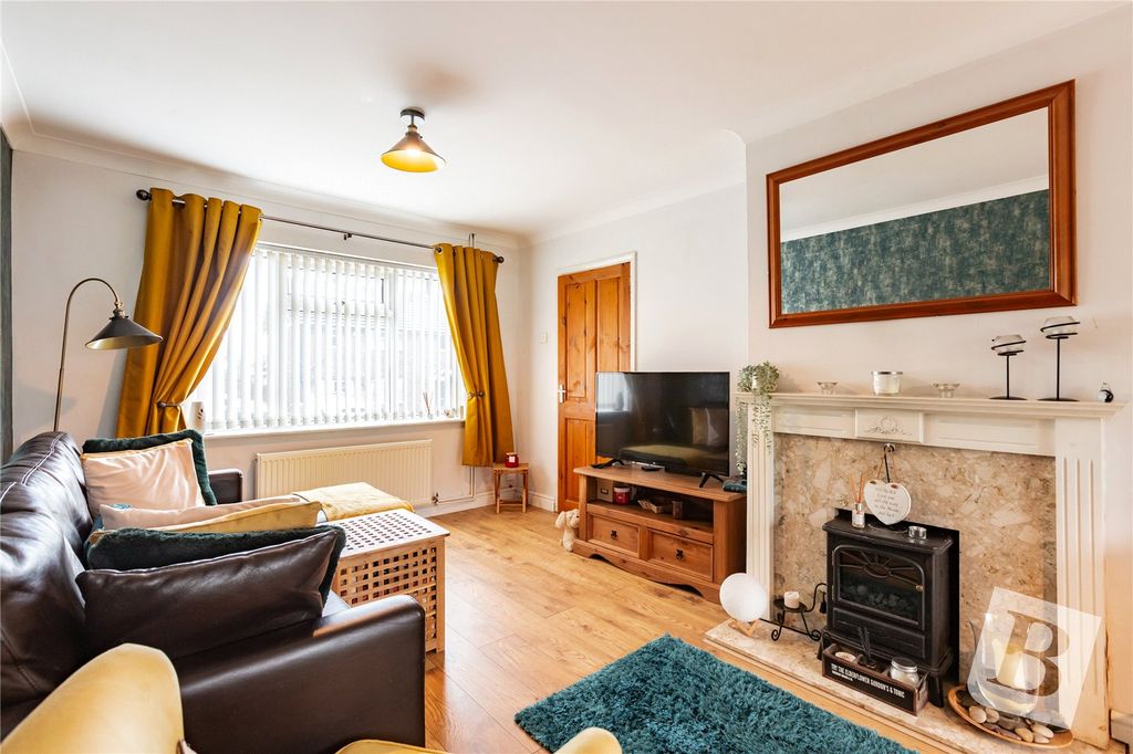 Property photo 2 of 18 Living Room