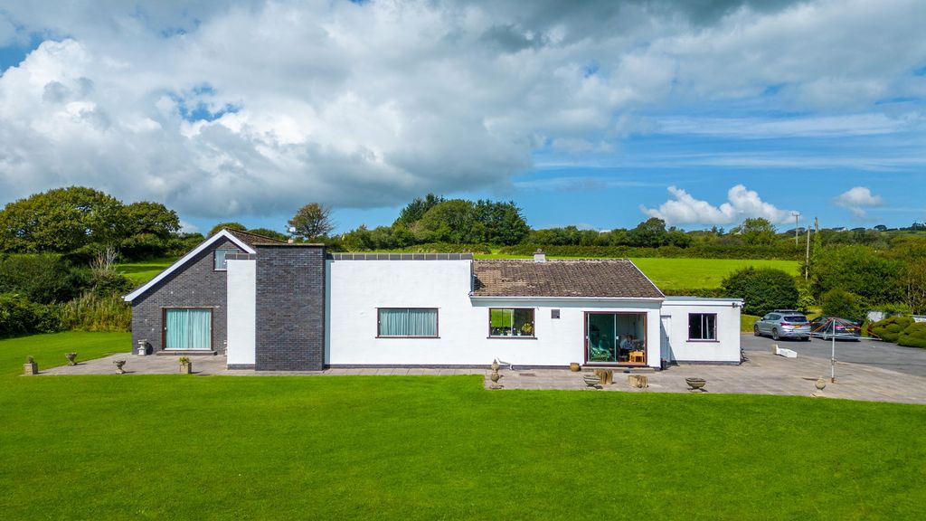 Property photo 2 of 71