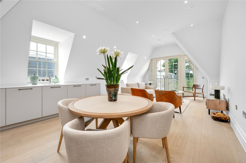 Property photo 3 of 15 Dining