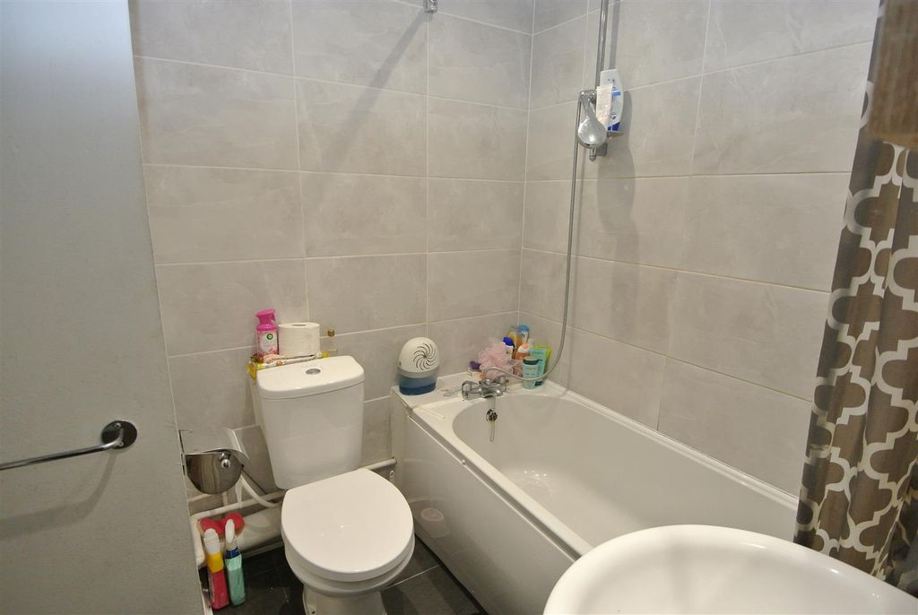 Property photo 1 of 10 Bathroom New A.Jpg