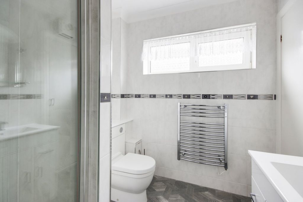 Additional image 9 of 2 bed flat for saleCavendish Square, Bramblefield Estate, Longfield DA3