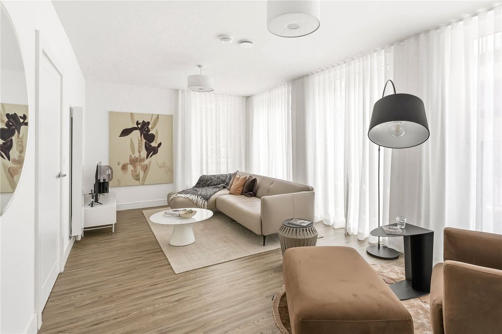 Property photo 1 of 11 Living