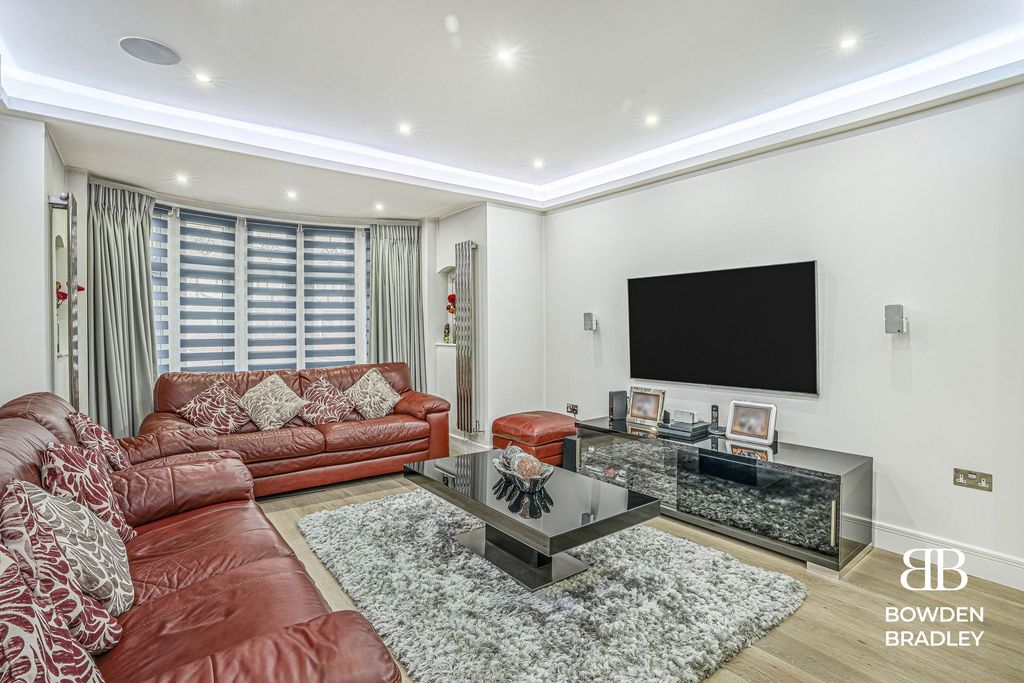 Property photo 3 of 27