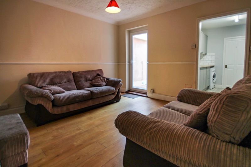 Property photo 3 of 10 Photo 4