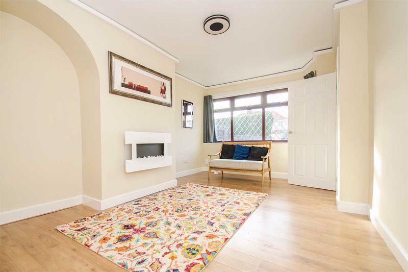 Property photo 3 of 19 Photo 6