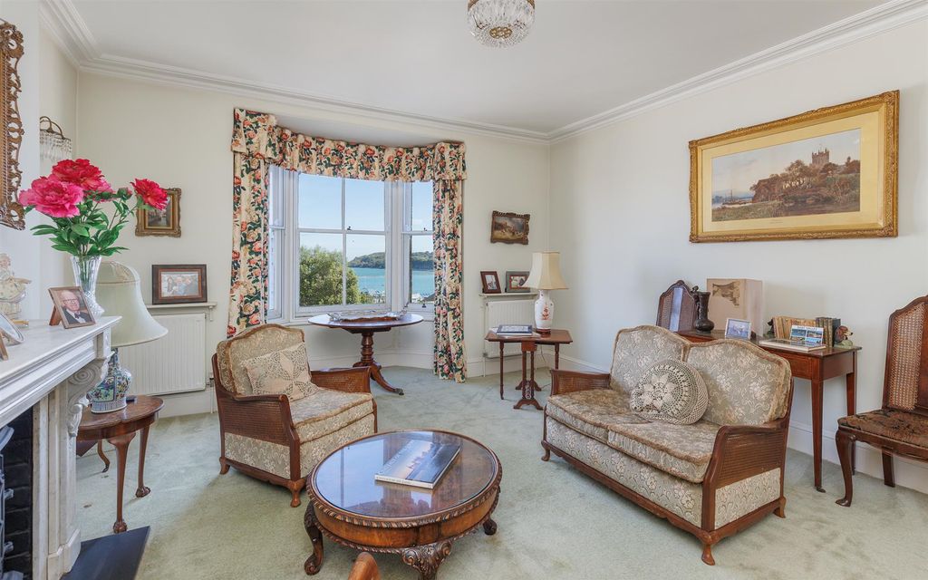 Property photo 3 of 36 Drawing Room