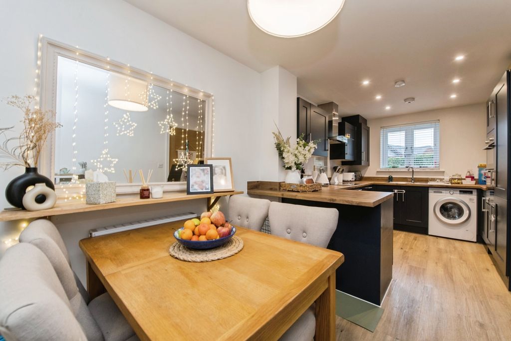 Property photo 3 of 20 Pbox-Img.Jpg