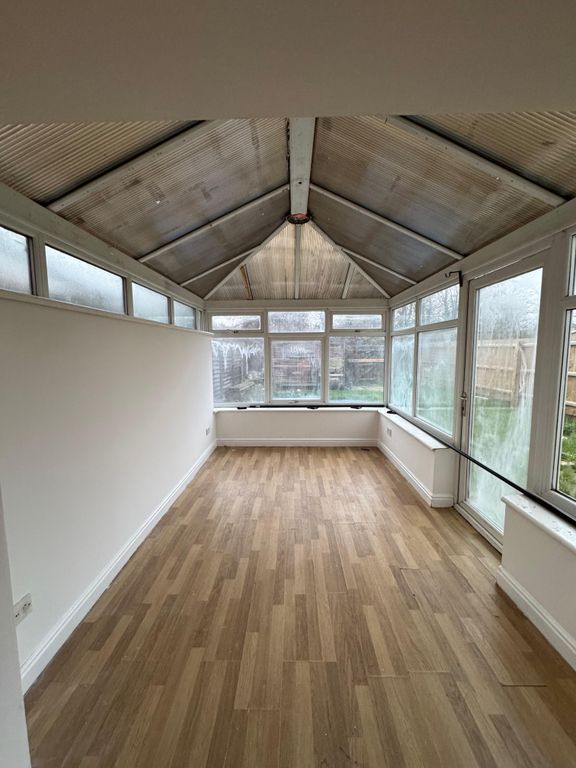 Property photo 2 of 13 Conservatory